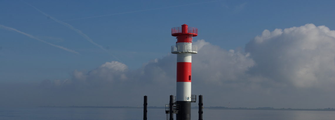 Das Richtfeuer Jappensand vor der Küste Wilhelmshavens