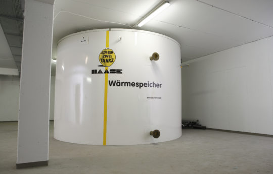 Der fertig montierte Haase-Wärmespeicher hat ein Volumen von ca. 30.000 Litern.