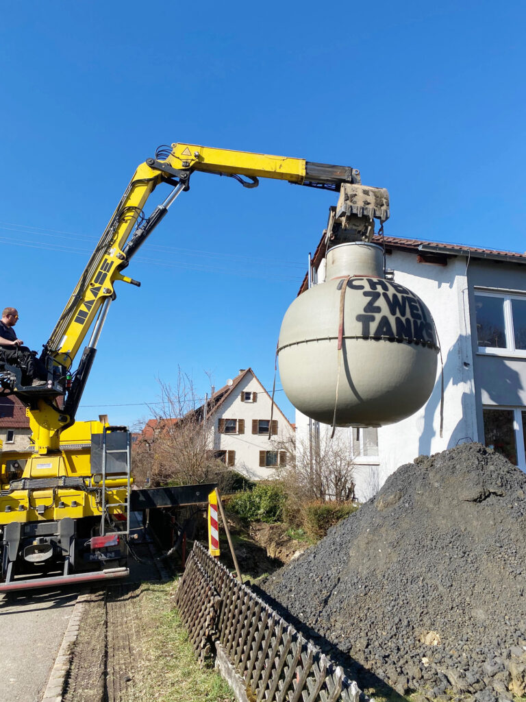 Dieser Pelletstank vom Typ G101P hat ein Volumen von ca. 9,0 m³, was, abhängig vom Austragsystem, einer Lagermenge von ca. 5,8 t Pellets entspricht.