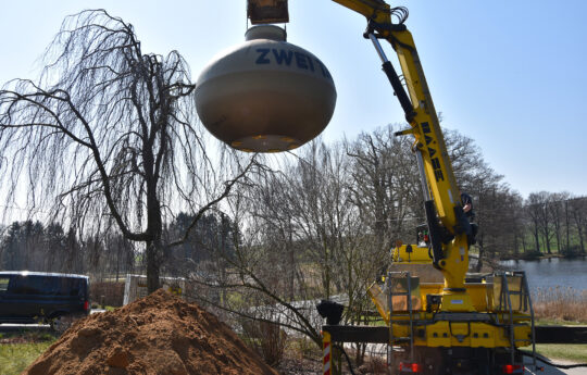 Der Tank wird in den gewachsenen Boden gesetzt, eine zusätzliche Bettung ist in der Regel nicht erforderlich.