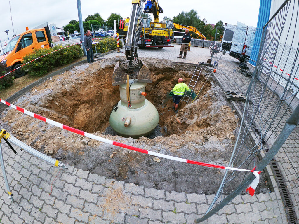 Da der Schacht beim Haase-Abscheider direkt an den Behälter angearbeitet ist, konnte der Einbau schnell erfolgen.