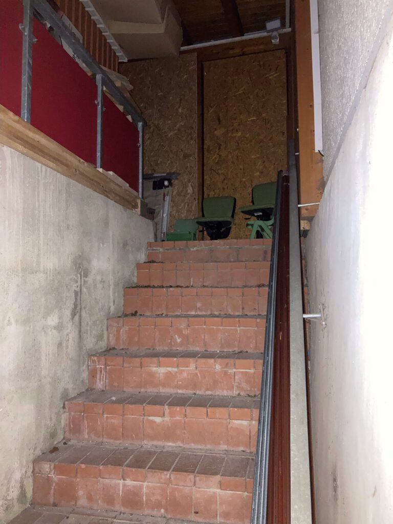 Steile Treppen oder enge Türen sind kein Problem für den Haase-Wärmespeicher.
