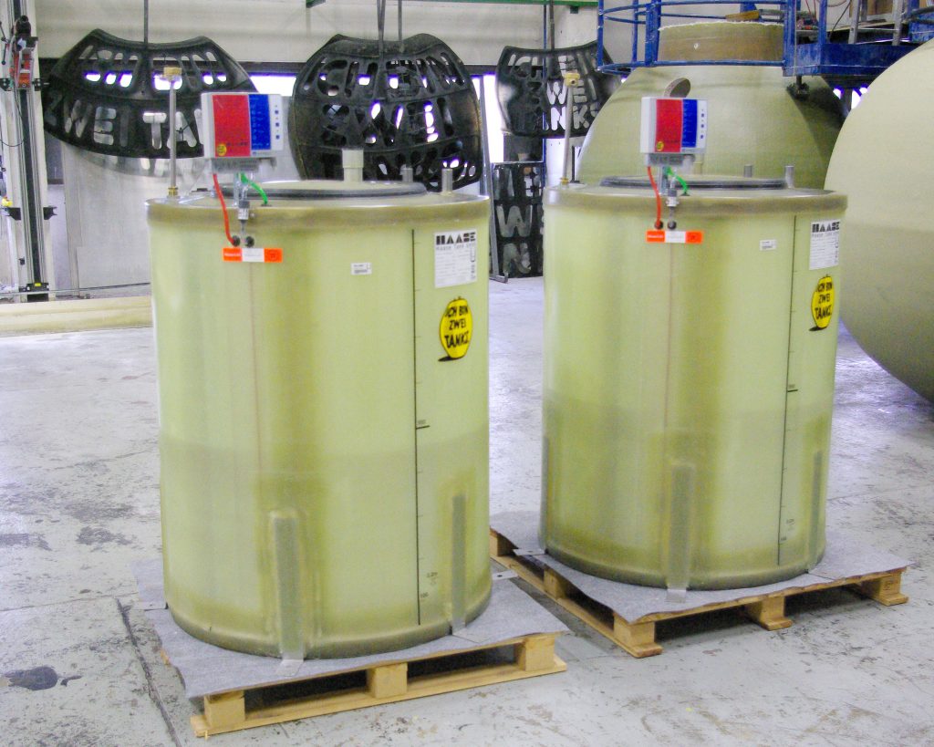 Flat-bottom tanks for engine oil approved in earthquake zones.