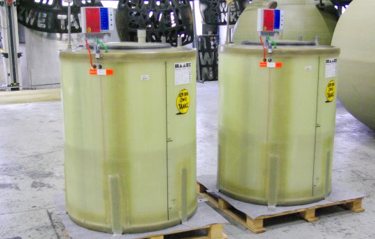 Flat-bottom tanks for engine oil approved in earthquake zones.