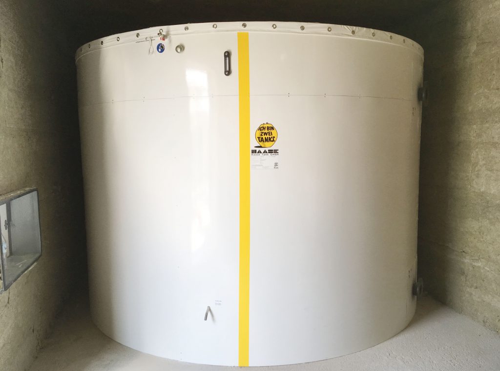 The hot water tank has a volume of 14,900 liters with a diameter of 3.50 m.