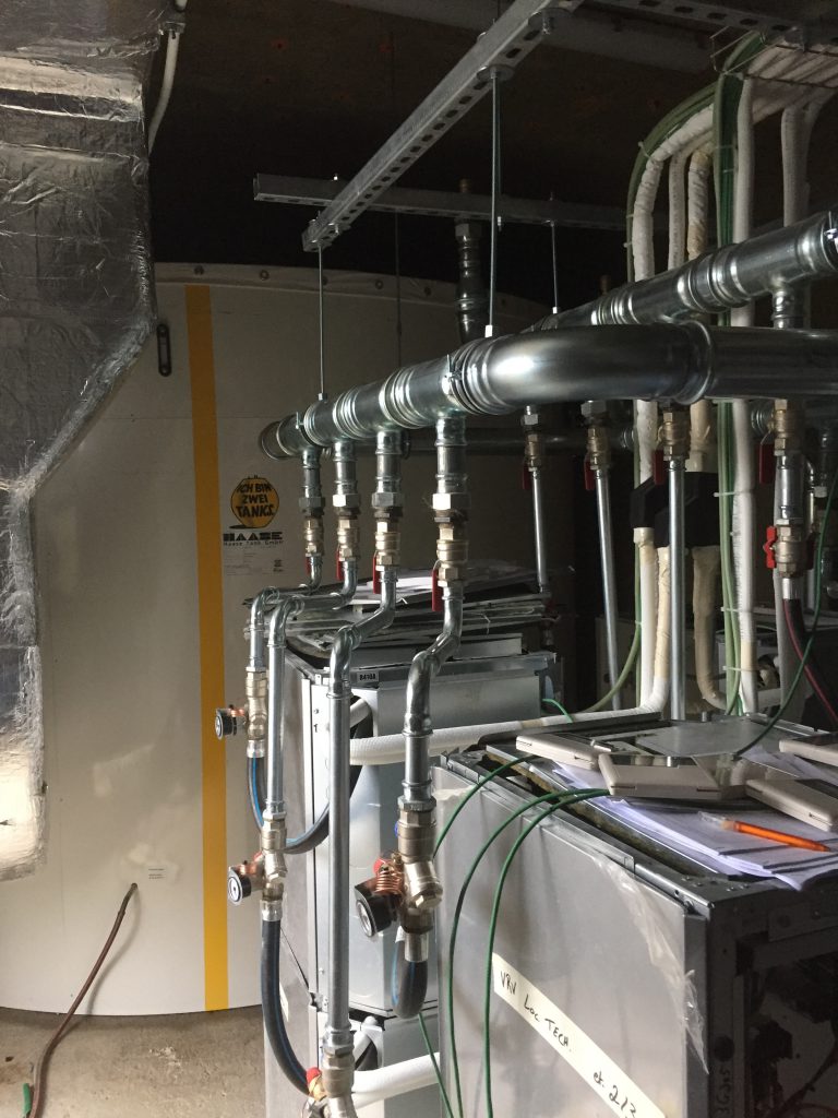The hot water tank was integrated into the highly efficient hot water system of a hotel with 125 rooms.