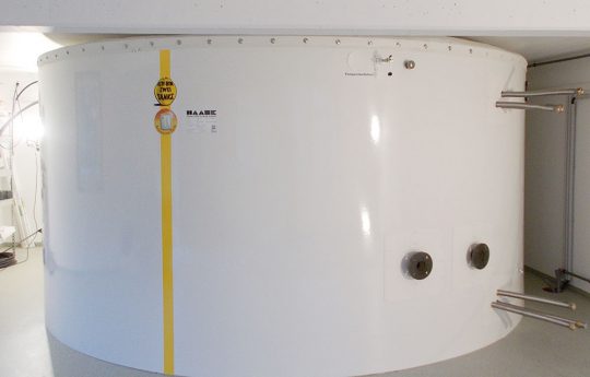 With a diameter of 4.40 m and a height of 2.15 m, the T 440-217 hot water tank fits perfectly into the installation room.