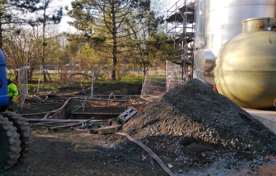 The underground storage tank Poly 101 SV C3 tank was delivered ready for connection.